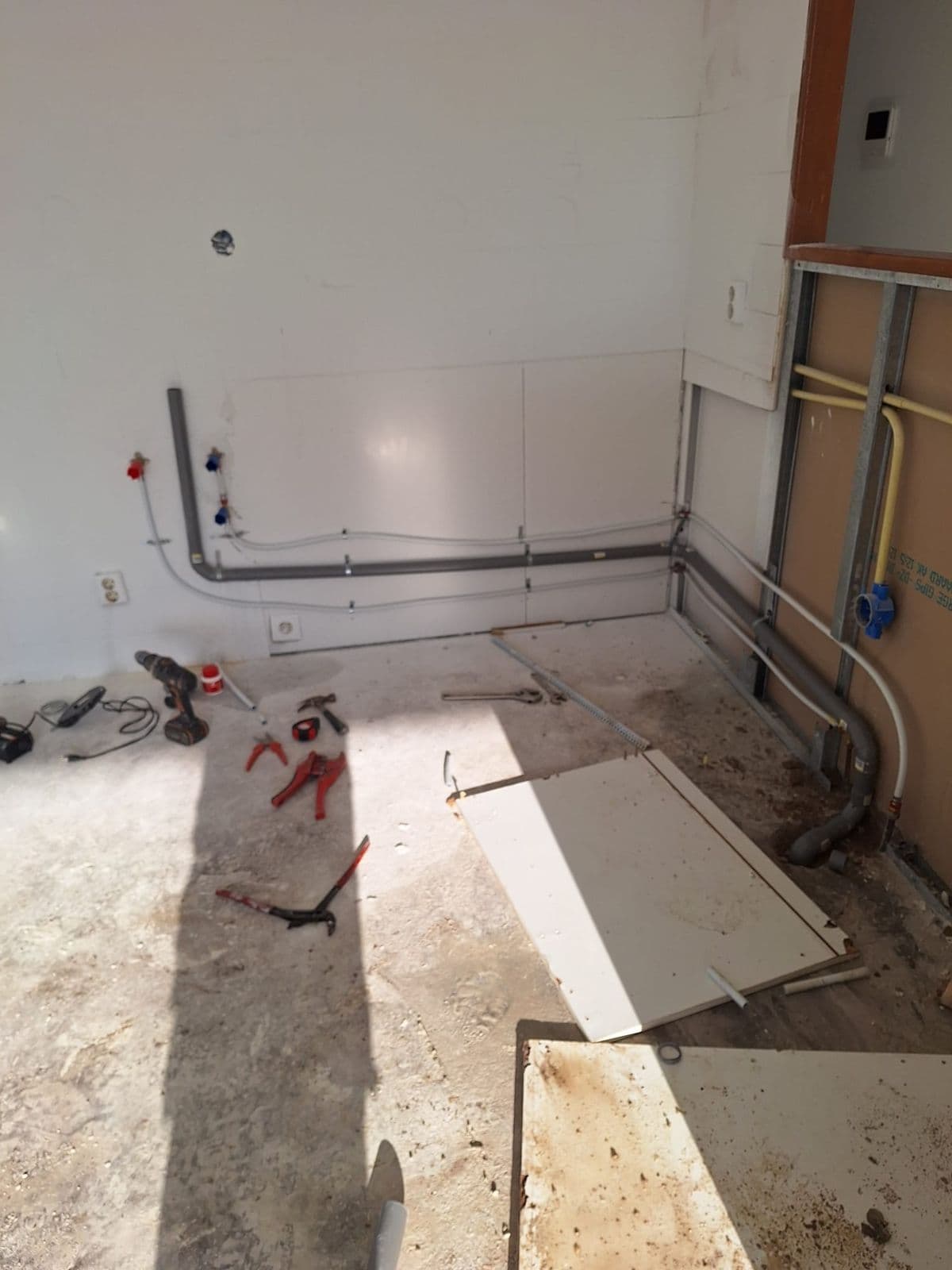 Keuken – nieuw leidingwerk: tijdens het werk, foto 1