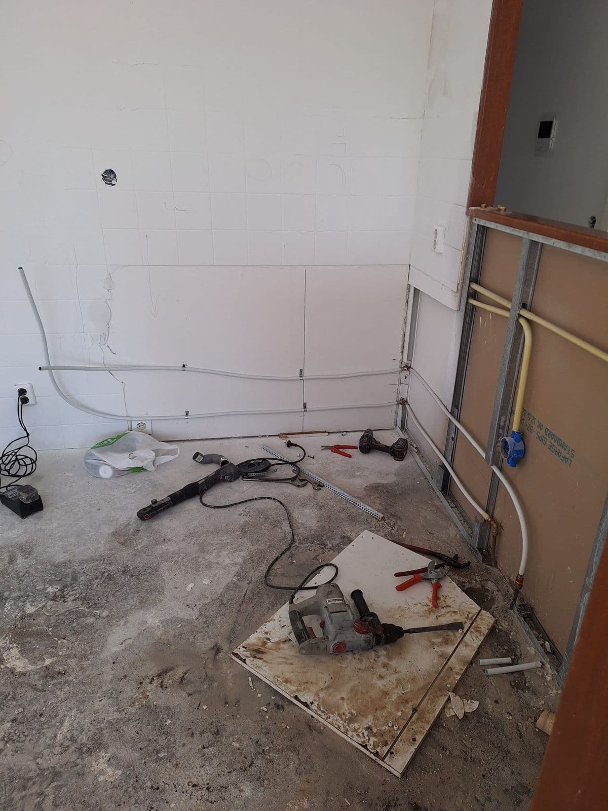 Keuken – nieuw leidingwerk: tijdens het werk, foto 2