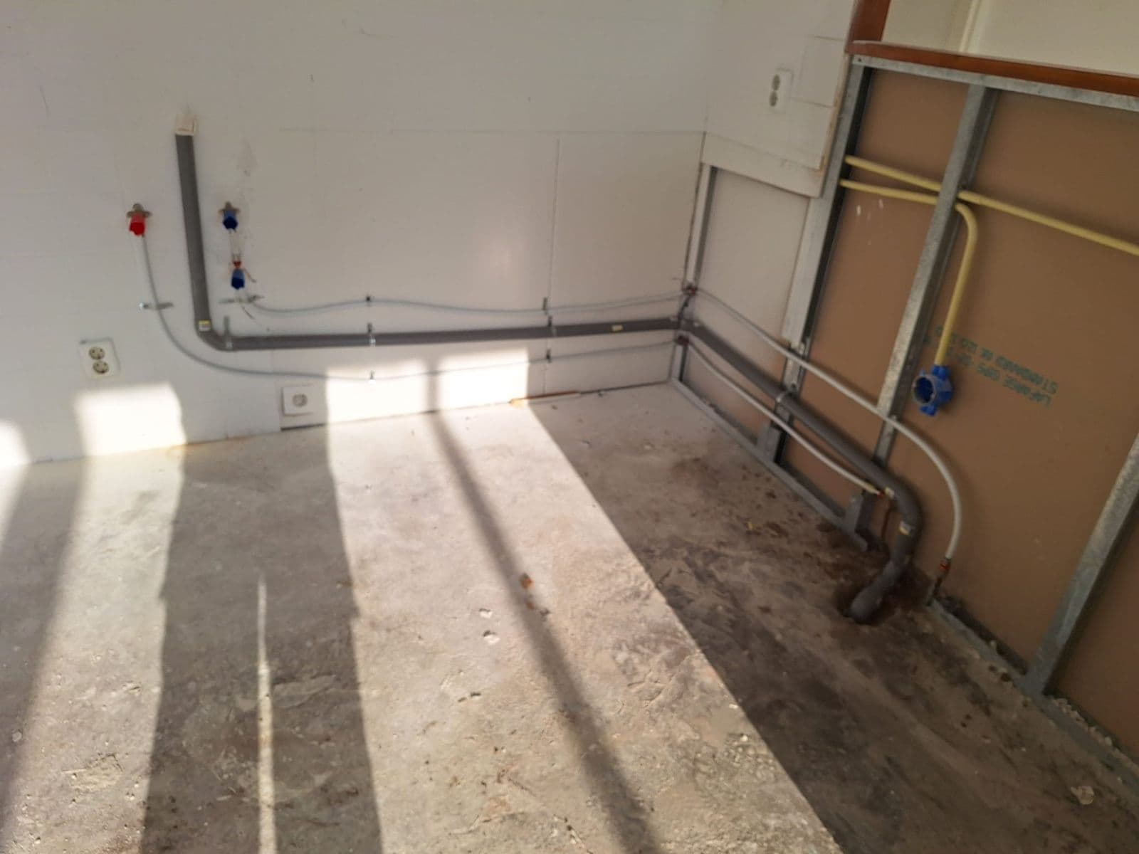 Keuken – nieuw leidingwerk: tijdens het werk, foto 3