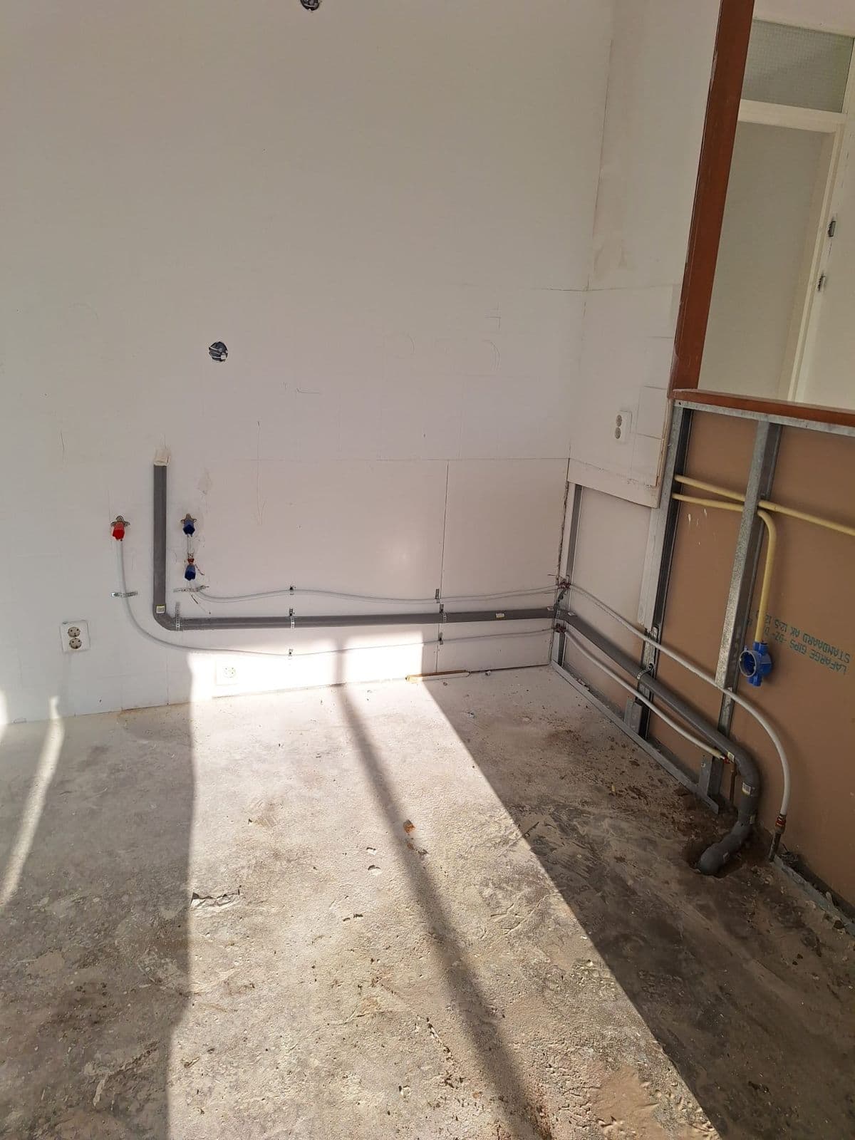Keuken – nieuw leidingwerk: tijdens het werk, foto 4