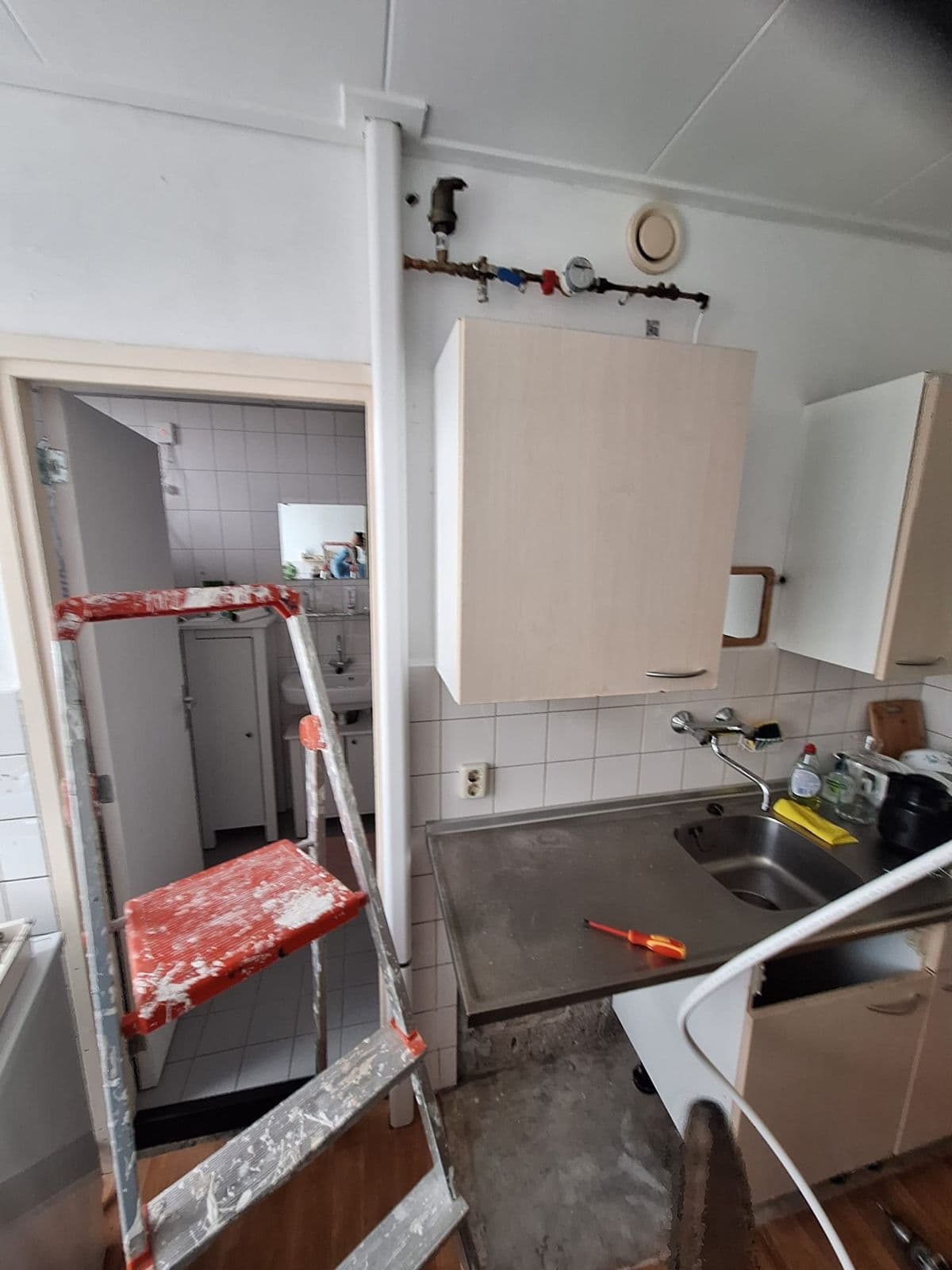 Keuken – nieuw leidingwerk: voor, foto 1