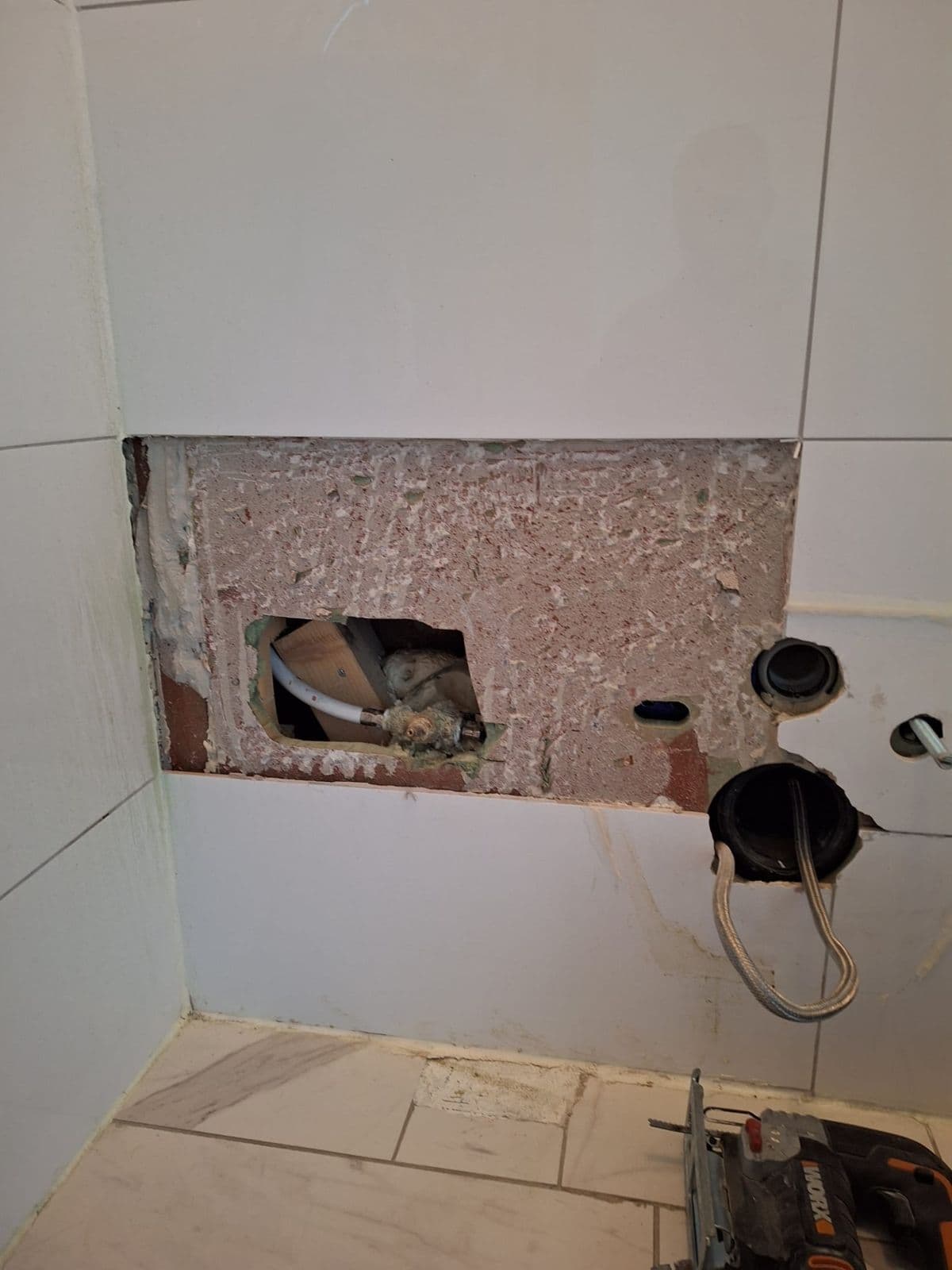 Lekkage bij inbouwtoilet
