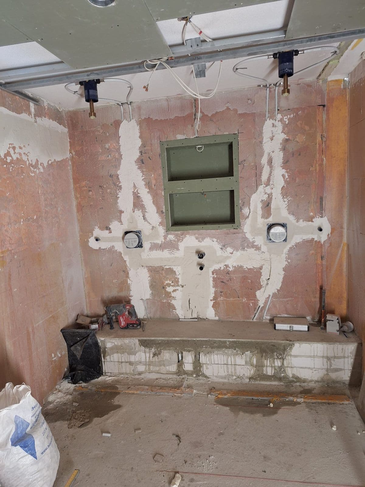 Luxe badkamer met dubbele regendouche in goud: voor, foto 2